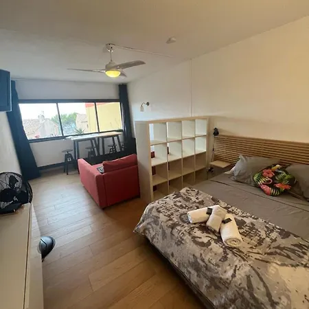 Confortable, Petite Vue Et Piscine Apartment *
