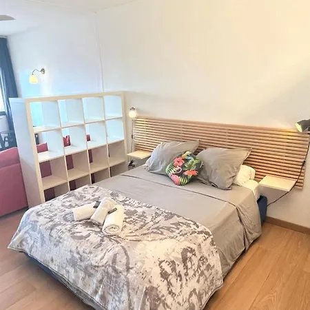 Confortable, Petite Vue Et Piscine